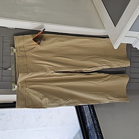 Lucy beige capris size medium NWT - Picture 1 of 5